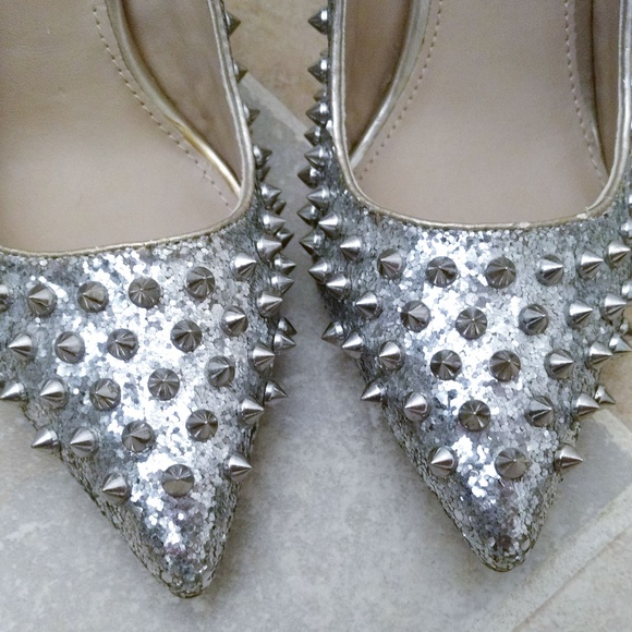 ⭐SOLD⭐🆕Shoe Mint ZOE Silver Spiked Heels - Picture 3 of 8
